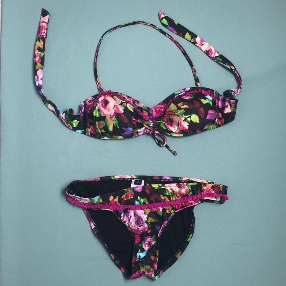 Floral Pattern Swimsuit.